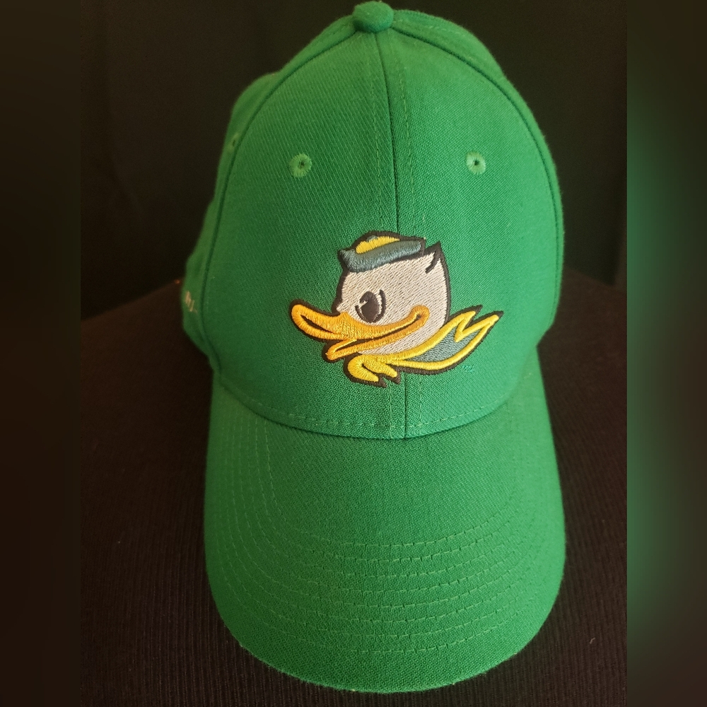 Nike Oregon Ducks Legacy 91 Dri-fit Size M/L Hat.   FF157